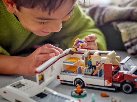 60454 - LEGO City - Wakacyjny kamper pełen przygód