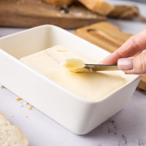 PORCELANOWA MASELNICZKA Z NOŻYKIEM POKRYWKA AKACJA KLAUSBERG KB-7785 BIAŁA