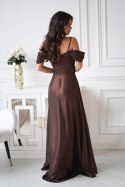 330-61 Elegancka Sukienka Z Drapowaniem, Rozcięciem I Błyszczącą Tkaniną - czekoladowy